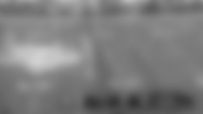 J.J. McCarthy delivers an 18-yard laser beam to Justin Jefferson for first down