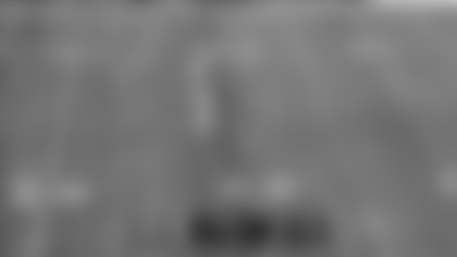 J.J. McCarthy escapes the pocket pressure and delivers a dot to Justin Jefferson