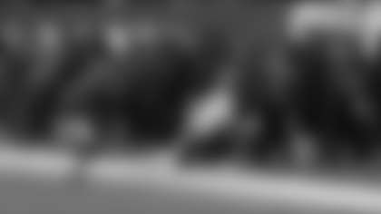 Incredible toe-tap! Justin Jefferson hauls in incredible 21-yard sideline grab from Brosmer