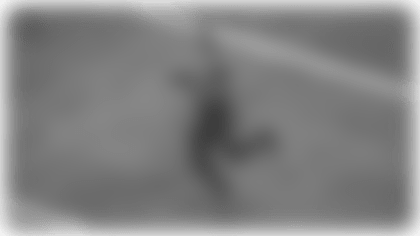 Quarterback Justin Herbert throws a 4-yard pass to running back Omarion Hampton.