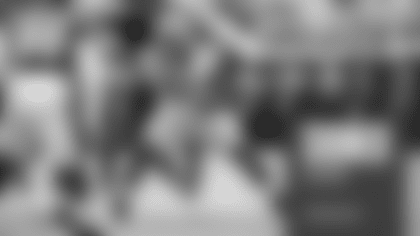 250805-SMithsigned-2560