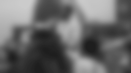 TVStory_Jonnu_Smith_Shopping_1216_01