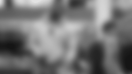 TVStory_Jonnu_Smith_Shopping_1216_03