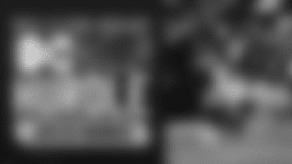 Jaylen_Warren_2025_Week13_Bills_Hurdle