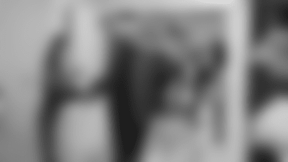 TVStory_Deshon_Elliott_Visit_1218_01