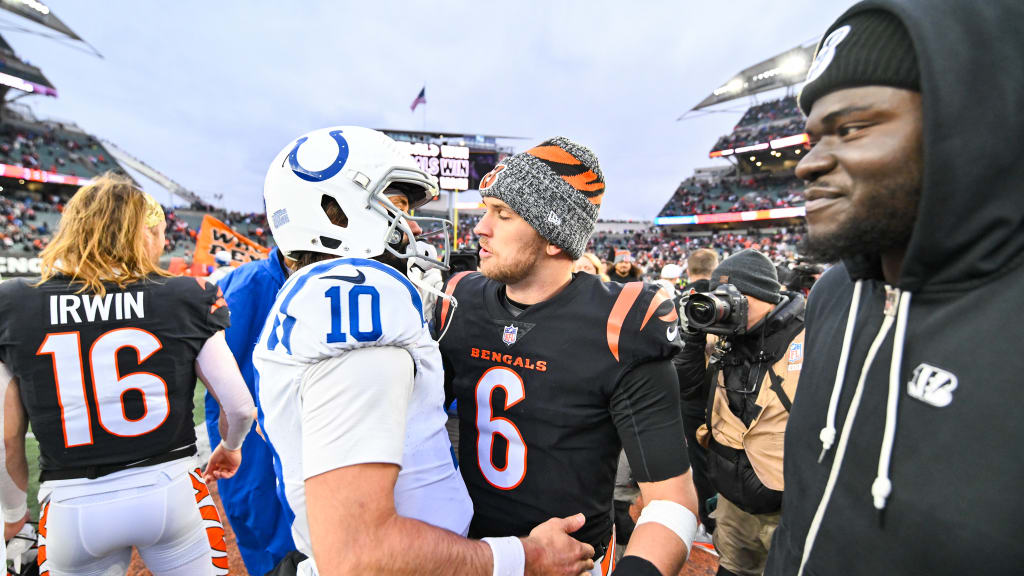 Joe Burrow has the best 'tiny hands' response for a dumb NFL