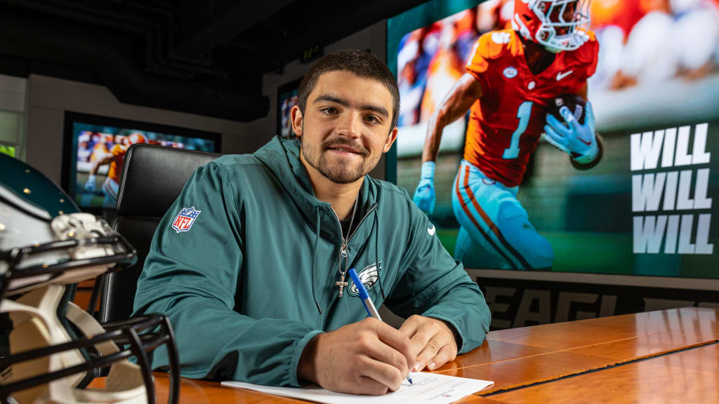 Will Shipley signs his rookie contract