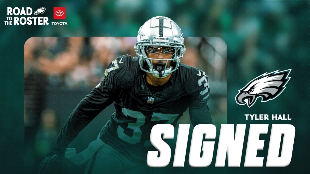 Eagles sign Tyler Hall to a 1-year contract