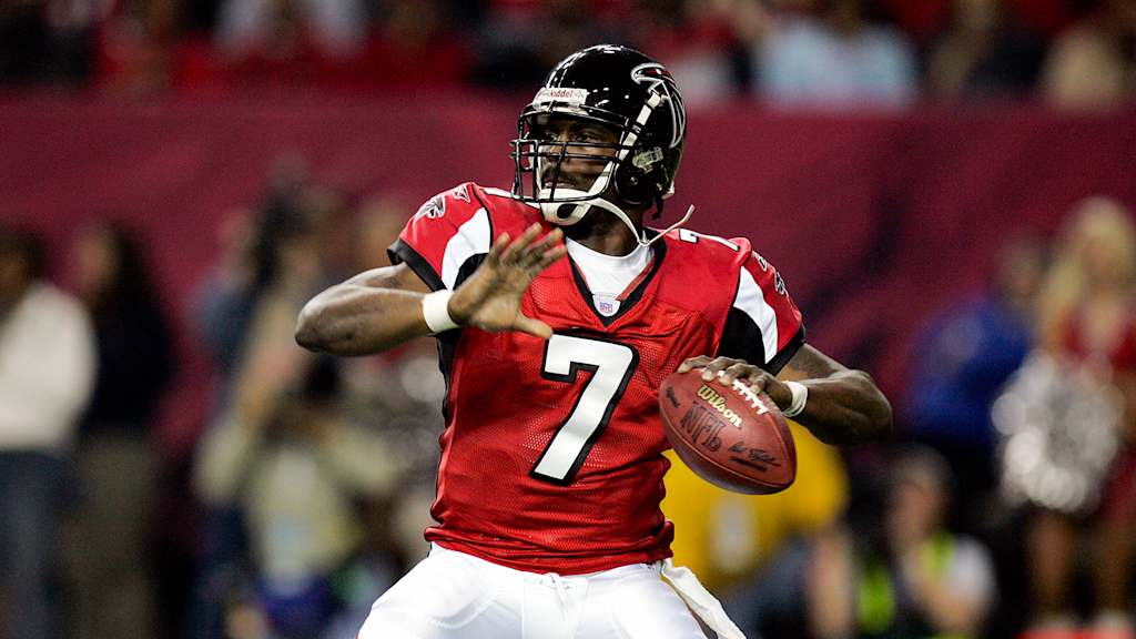 Michael Vick, Alex Mack named to 2025 College Football Hall of