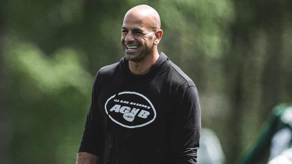 Jets Head Coach Robert Saleh Sees a Lot to Like in First Practice of Rookie  Minicamp