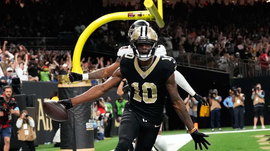 Receiver Marquez Valdes-Scantling took over second quarter