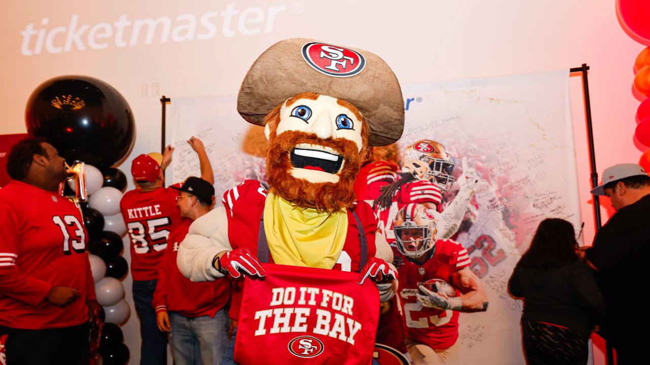 49ers Faithful Show Support at Divisional Round Fan Rally