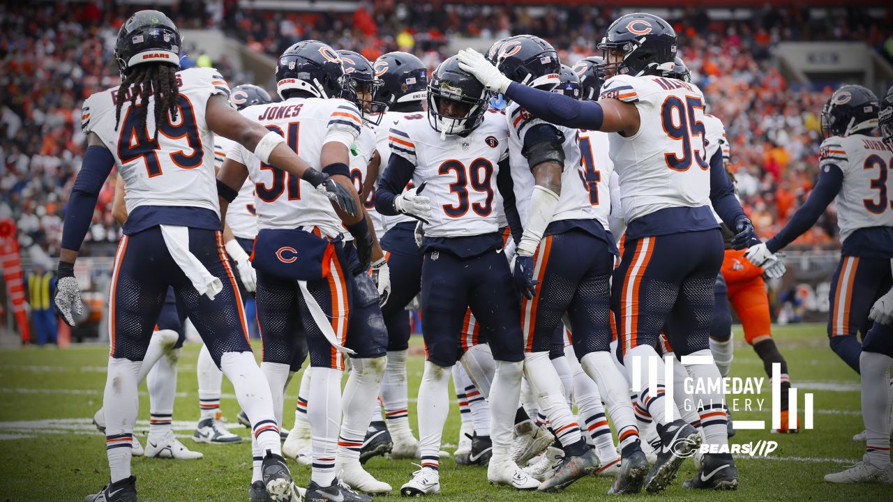 The Chicago Bears season hinges on Justin Fields and a new defense - Axios  Chicago
