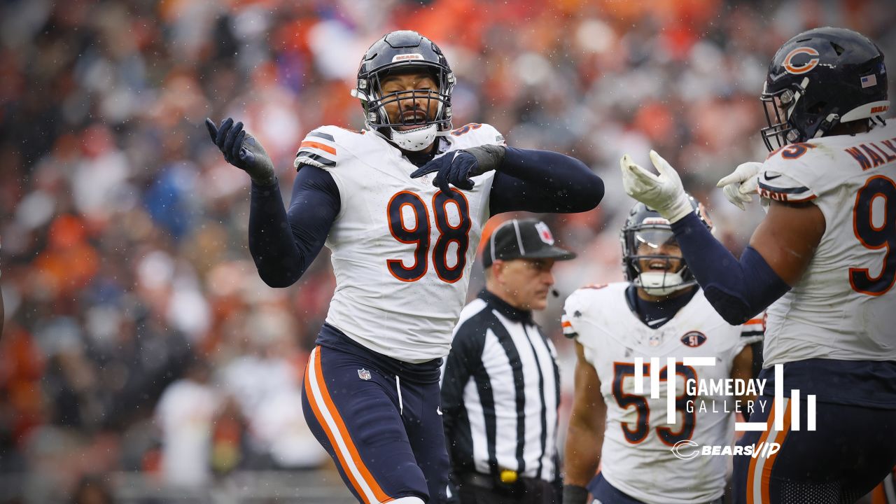 The Chicago Bears season hinges on Justin Fields and a new defense - Axios  Chicago