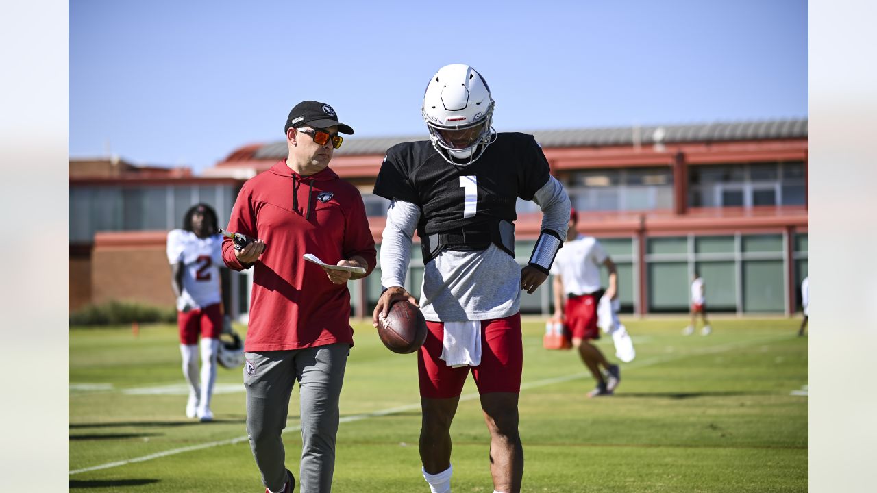 Cleveland Browns new QB coach Drew Petzing adjusts to new QB room