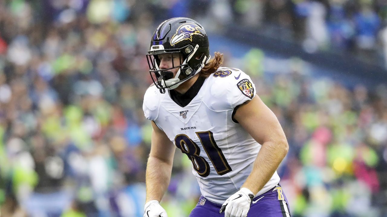 Chargers sign Hayden Hurst, the team's 2nd tight end addition in