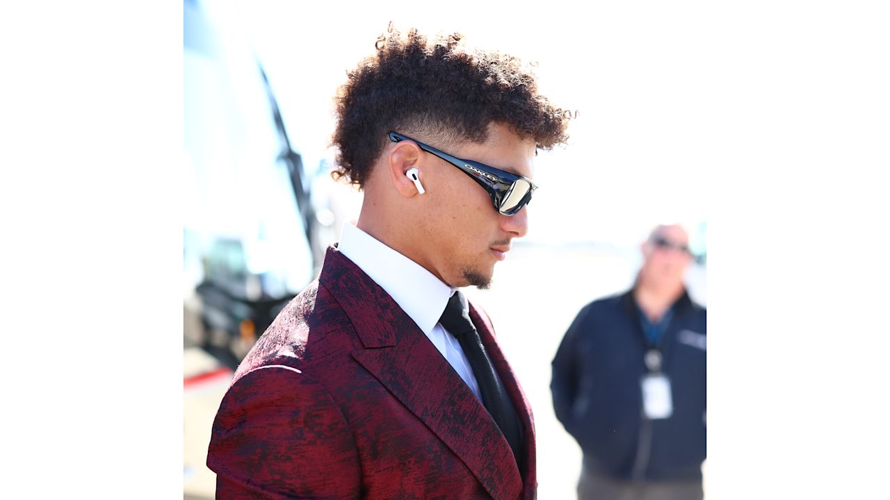 Photos: Chiefs Arrive in Las Vegas for Week 8 vs. Raiders