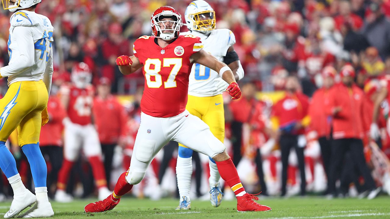 Photos: Game Action from Week 14 | Chiefs vs. Chargers