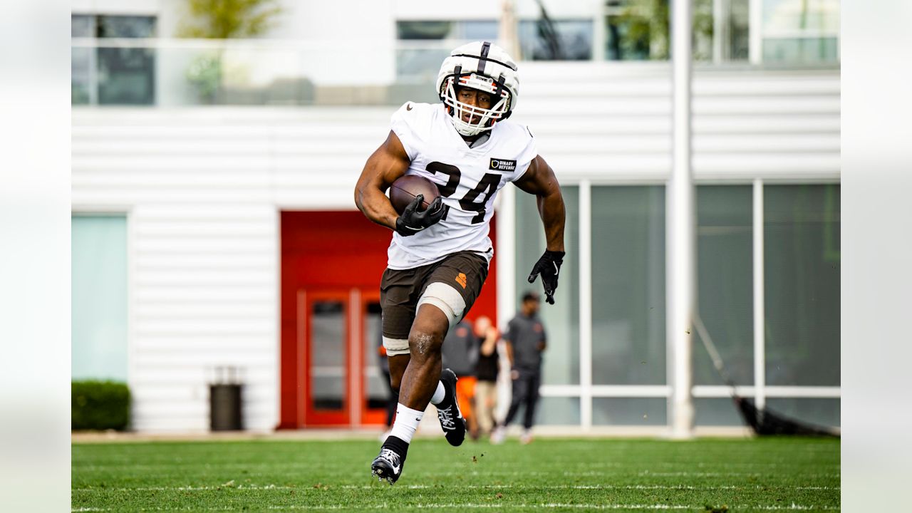 Running back Nick Chubb (24) during practice at CrossCountry Mortgage Campus on October 2, 2024.