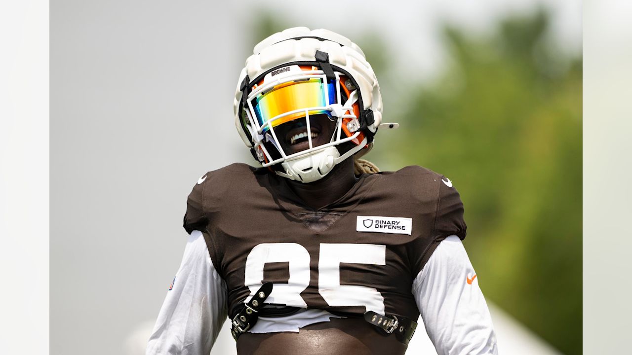 Browns Star Chooses Legacy Over Fame, Says He’s Not Like Dak Prescott