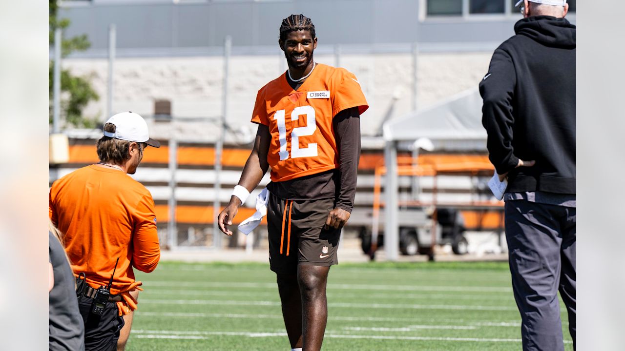 NFL Team With 2x Pro Bowl QB Urged to Pursue Shedeur Sanders