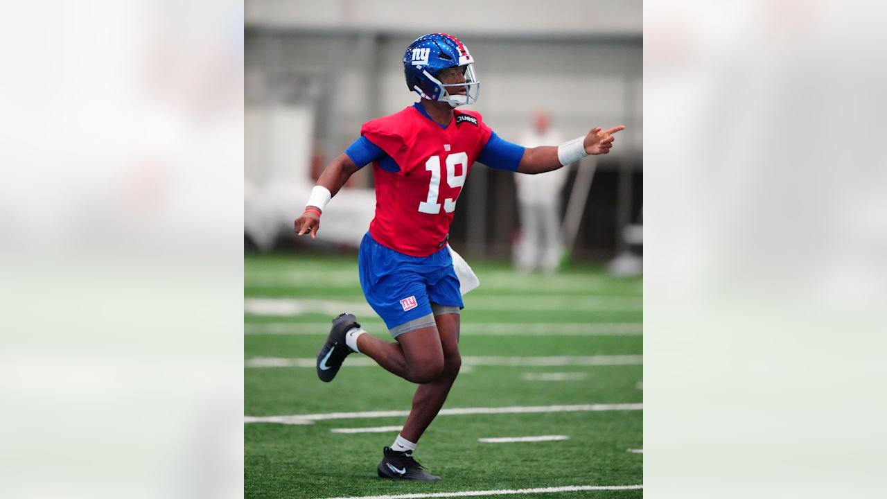 QB Jameis Winston (19)