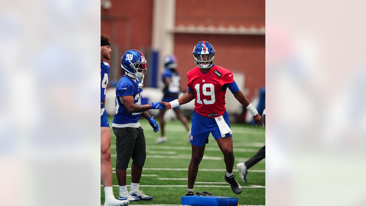QB Jameis Winston (19),RB Eric Gray (20)
