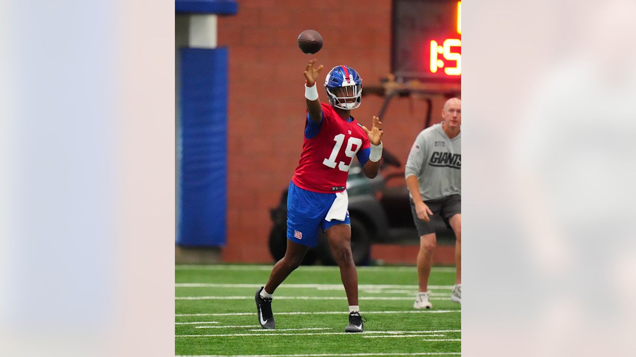QB Jameis Winston (19)