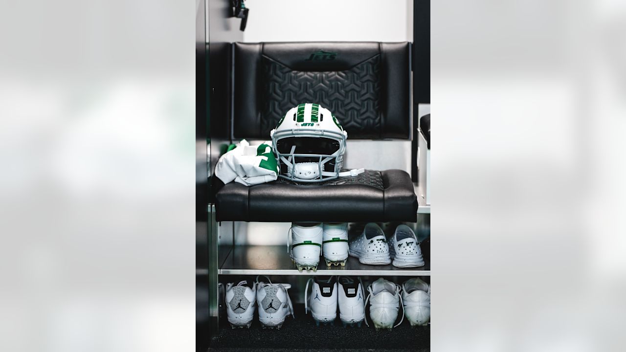 Imperial International New York Jets 22-in Wood Dartboard Cabinet with  Dartboard at Lowes.com, image size:1280x720