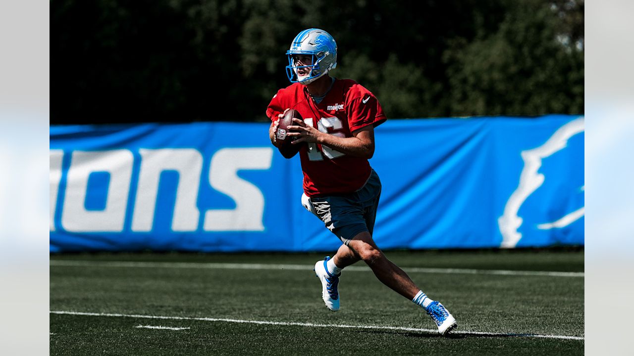 Detroit Lions quarterback Jared Goff (16) during practice at the Meijer Performance Center in Allen Park, MI on September 5, 2024. (Jeff Nguyen/Detroit Lions)