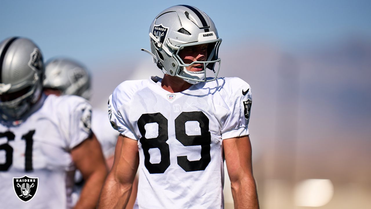 Raiders Star Chooses Legacy Over Fame, Says He’s Not Like Dak Prescott