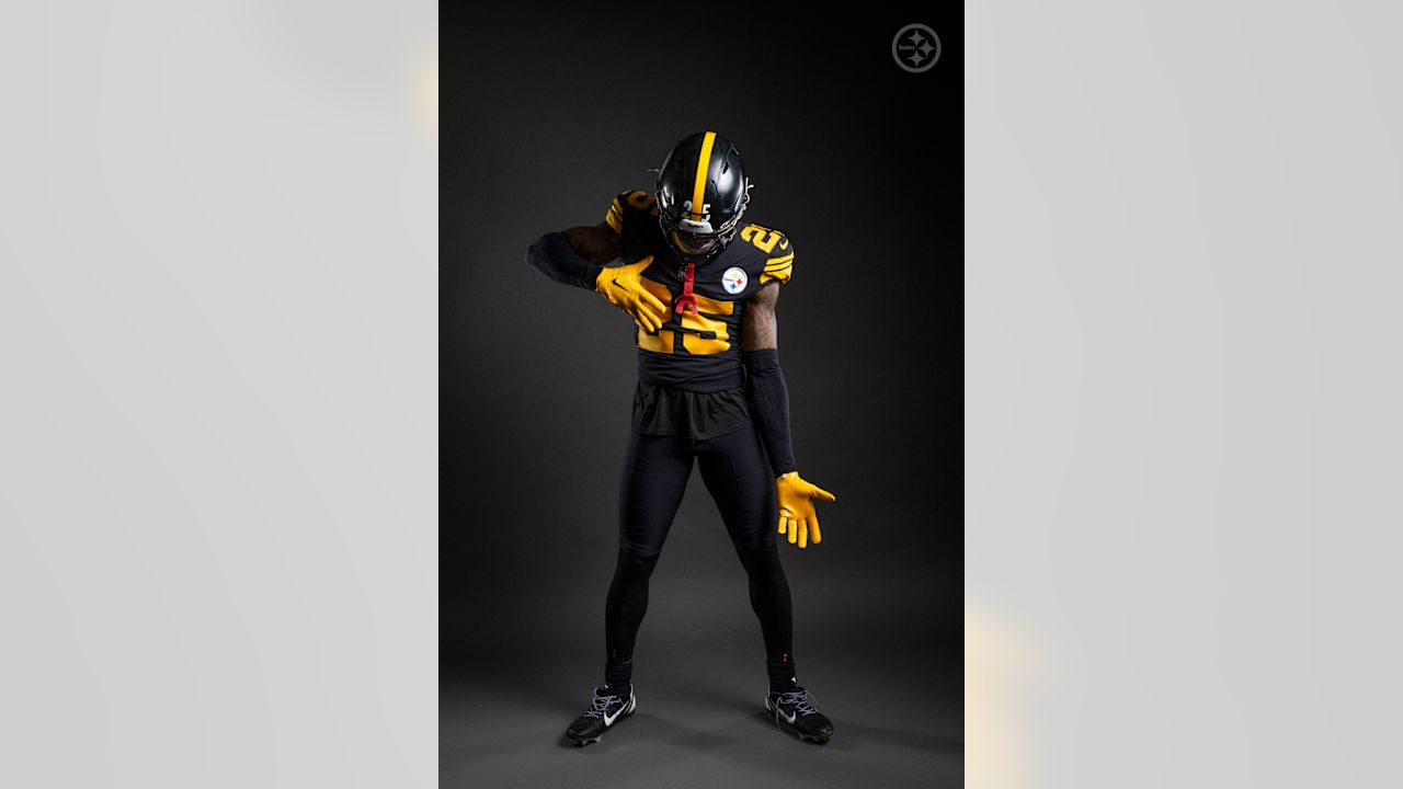 Pittsburgh Steelers safety DeShon Elliott (25) wears the color rush uniform during a photoshoot, Thursday, Oct. 10, 2024 in Pittsburgh, PA. (Karl Roser / Pittsburgh Steelers)