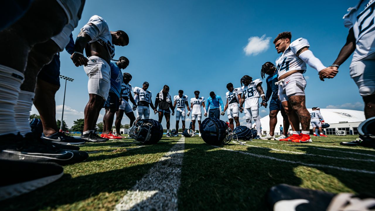 Defensive huddle during training camp practice on August 04, 2024 in Nashville, TN. Photo By Jessie Rogers/Tennessee Titans