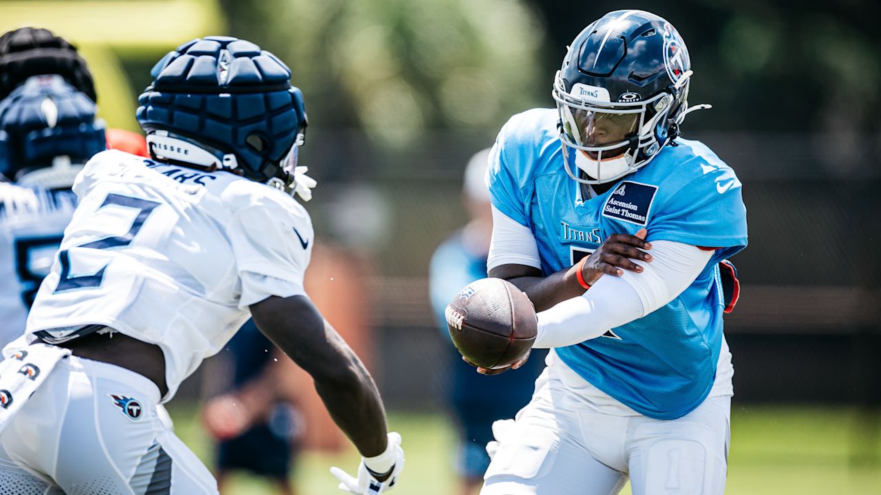 Quarterback Cam Ward #1 of the Tennessee Titans during joint practice with the Tamp Bay Buccaneers on August 07, 2025 in Tampa, FL. Photo By Jessie Rogers/Tennessee Titans