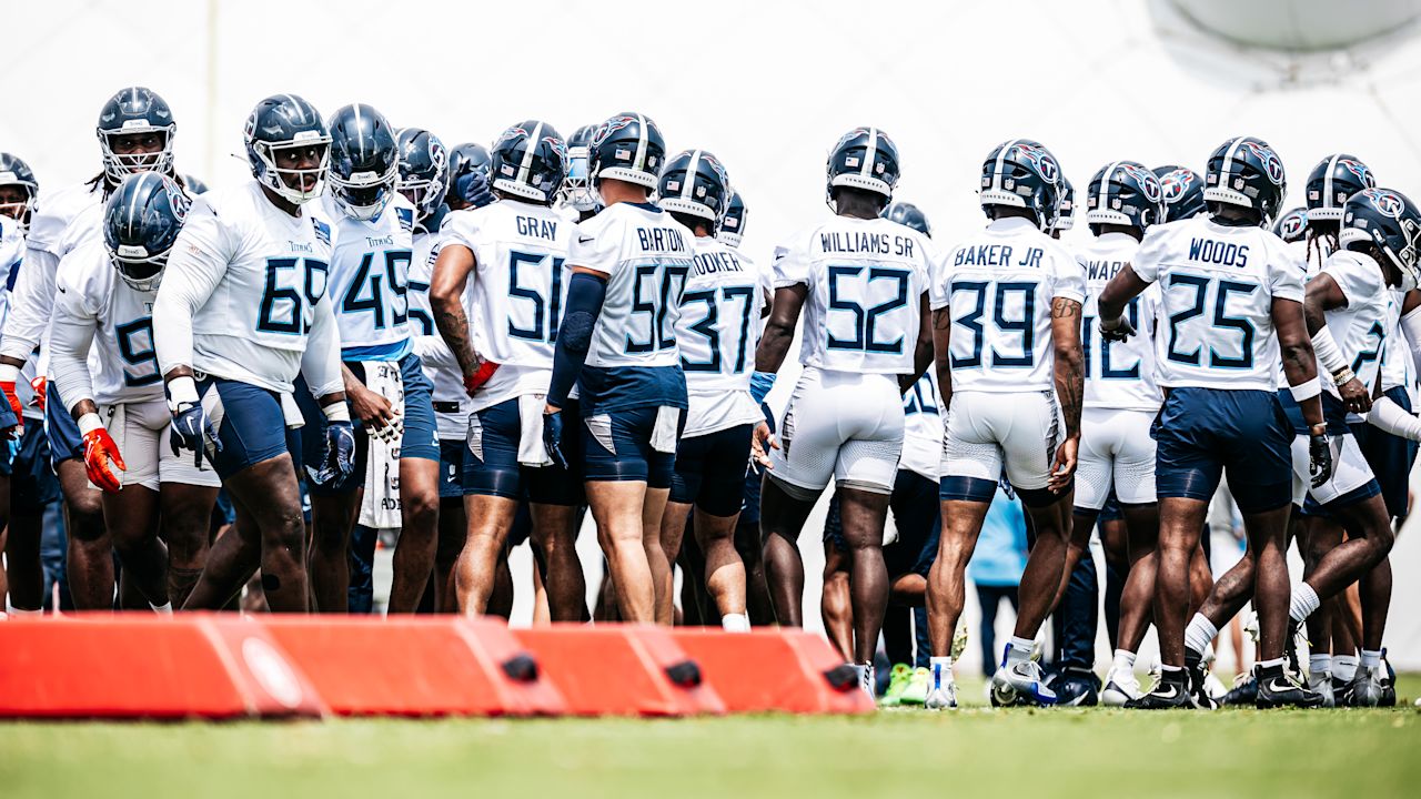 Tennessee Titans defensive huddle during minicamp practice at the Ascension Saint Thomas Sports Park on June 11, 2025 in Nashville, TN. Photo By Donald Page/Tennessee Titans