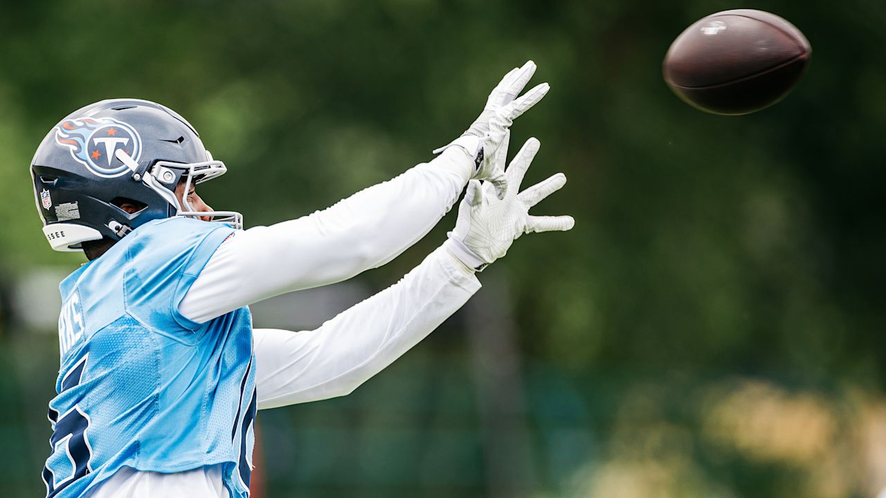 Wide receiver Treylon Burks #16 of the Tennessee Titans during phase 3 practice at the Ascension Saint Thomas Sports Park on June 5, 2025 in Nashville, TN. Photo By Donald Page/Tennessee Titans