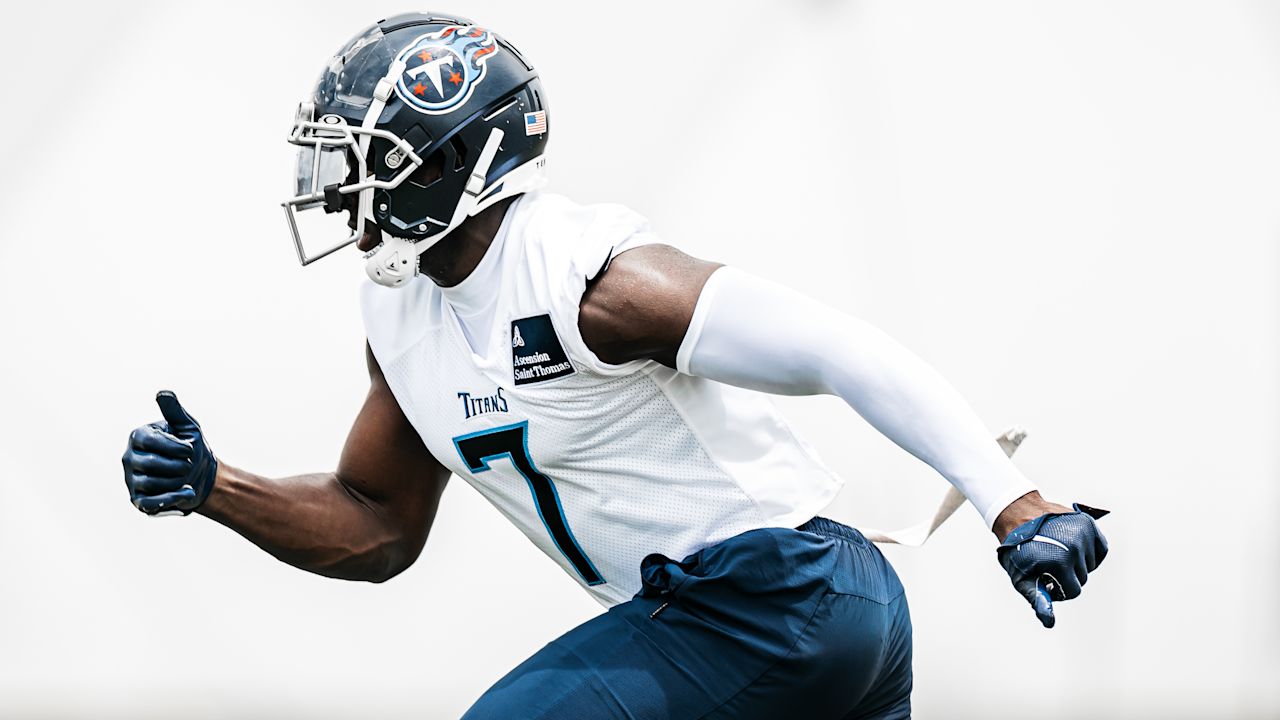 Outside linebacker Oluwafemi Oladejo #7 of the Tennessee Titans during phase 3 practice at the Ascension Saint Thomas Sports Park on May 28, 2025 in Nashville, TN. Photo By Donald Page/Tennessee Titans