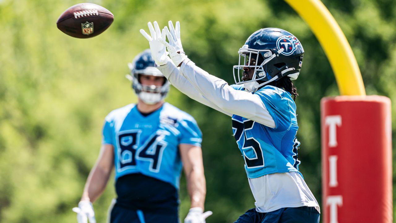 Tight end Chigoziem Okonkwo #85 of the Tennessee Titans during minicamp practice at the Ascension Saint Thomas Sports Park on June 6, 2024 in Nashville, TN. Photo By Donald Page/Tennessee Titans