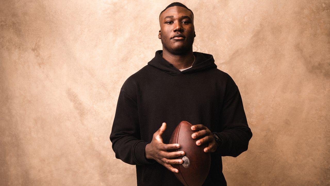 Kenneth Murray Jr. portraits after signing with the Tennessee Titans on March 14, 2024 in Nashville, TN. Photo By Jessie Rogers/Tennessee Titans