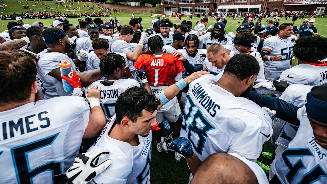 Quarterback Cam Ward #1 of the Tennessee Titans in the team huddle during joint practice with the Atlanta Falcons on August 12, 2025 in Atlanta, GA. Photo By Donald Page/Tennessee Titans