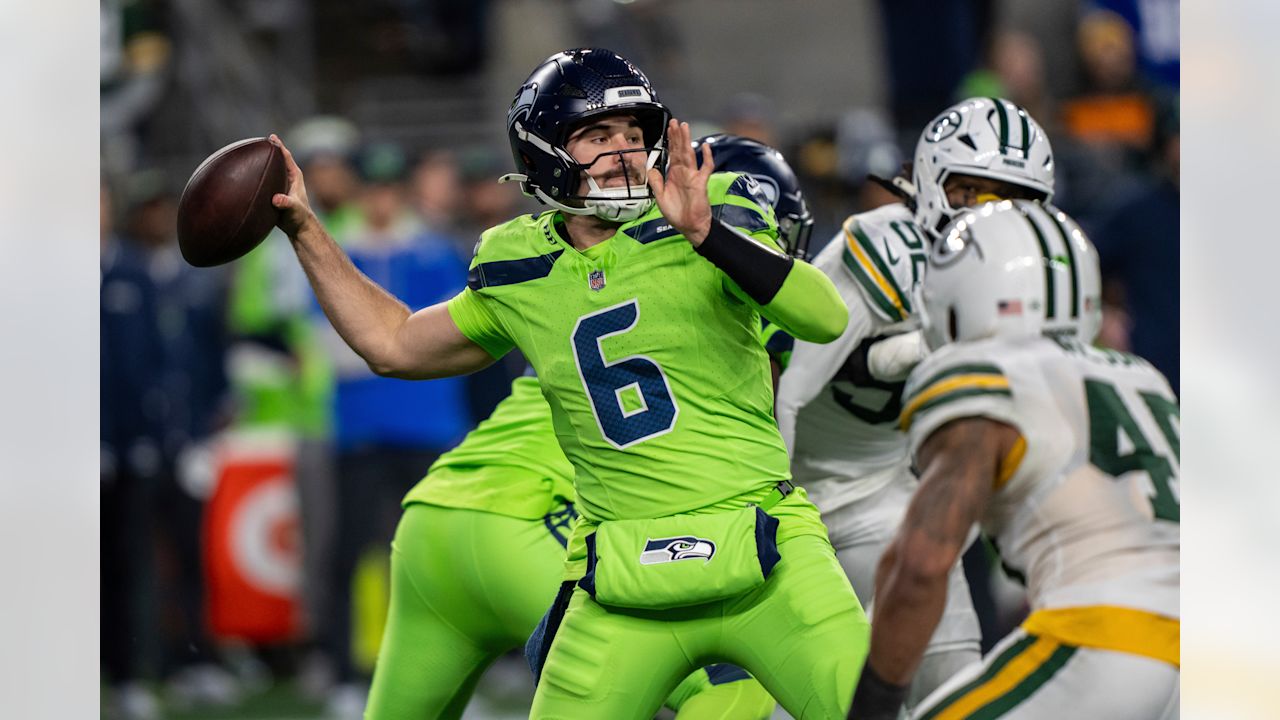 Sam Howell Joins Minnesota Vikings in Trade with Seahawks Sam Howell Joins Minnesota Vikings in Trade with Seahawks