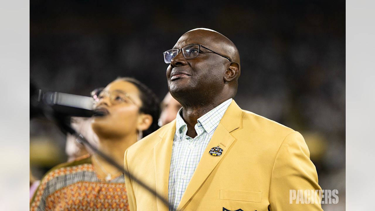 Photos: Packers honor Sterling Sharpe in special halftime ceremony