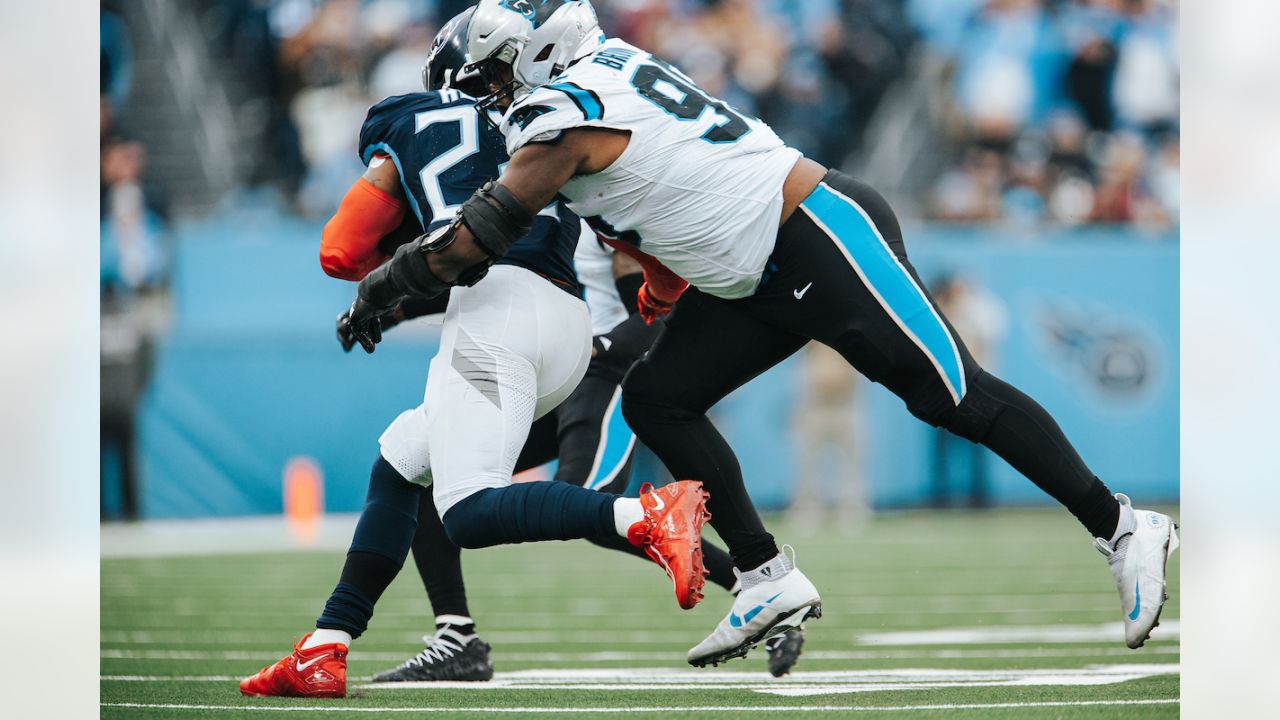 Panthers extend defensive tackle Derrick Brown