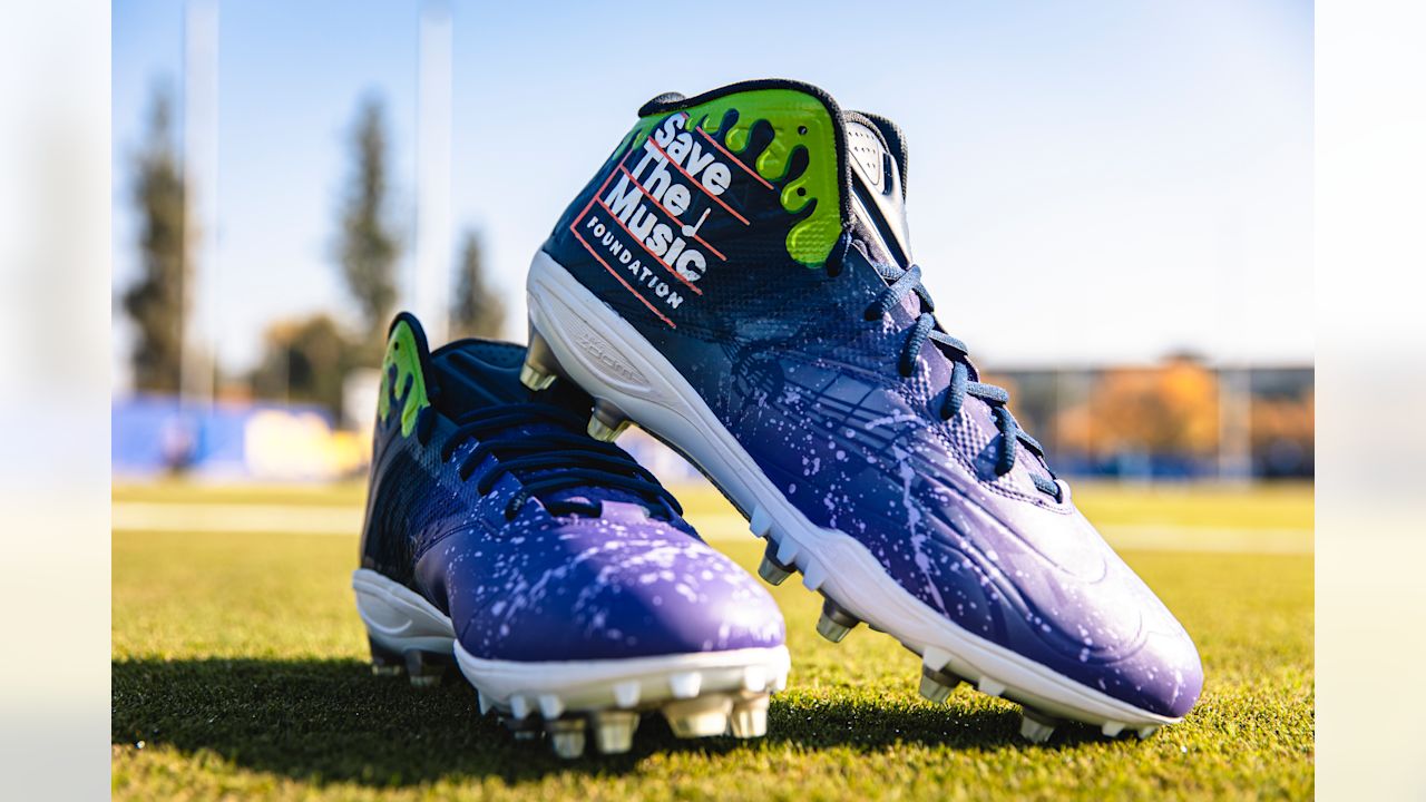 LA retailer Rams team issued Cleats