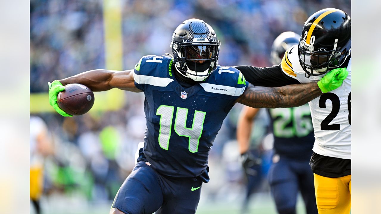 PHOTOS: Best Action Shots From Seahawks vs. Steelers