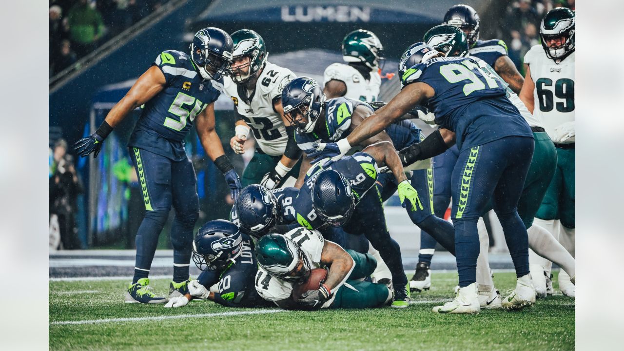 Grading the Seahawks in their 20-17 victory over the Eagles