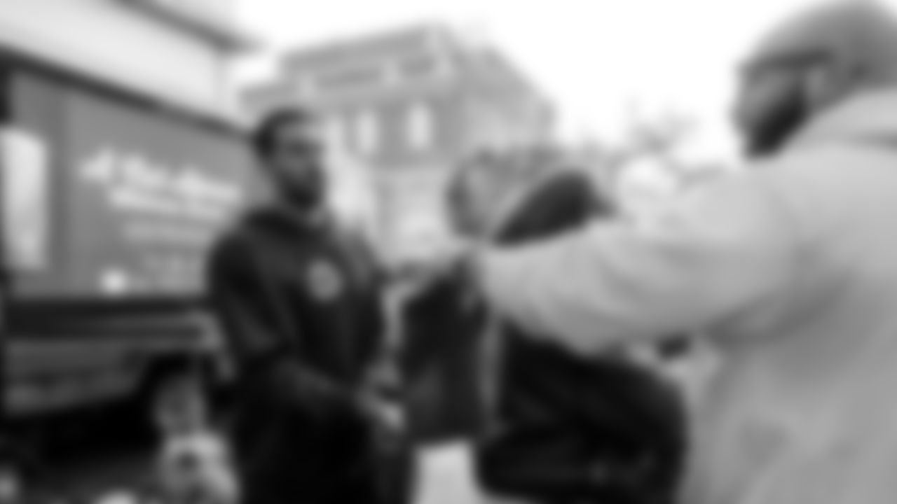 Curtis Robinson Hosts "A Cut Above" Wellness Event for Kids' Health & Vision