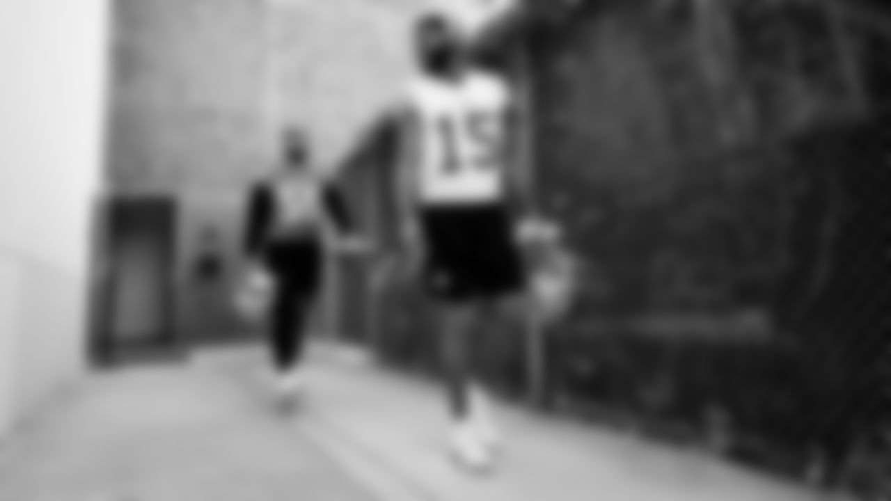 LB Curtis Robinson, WR Jauan Jennings