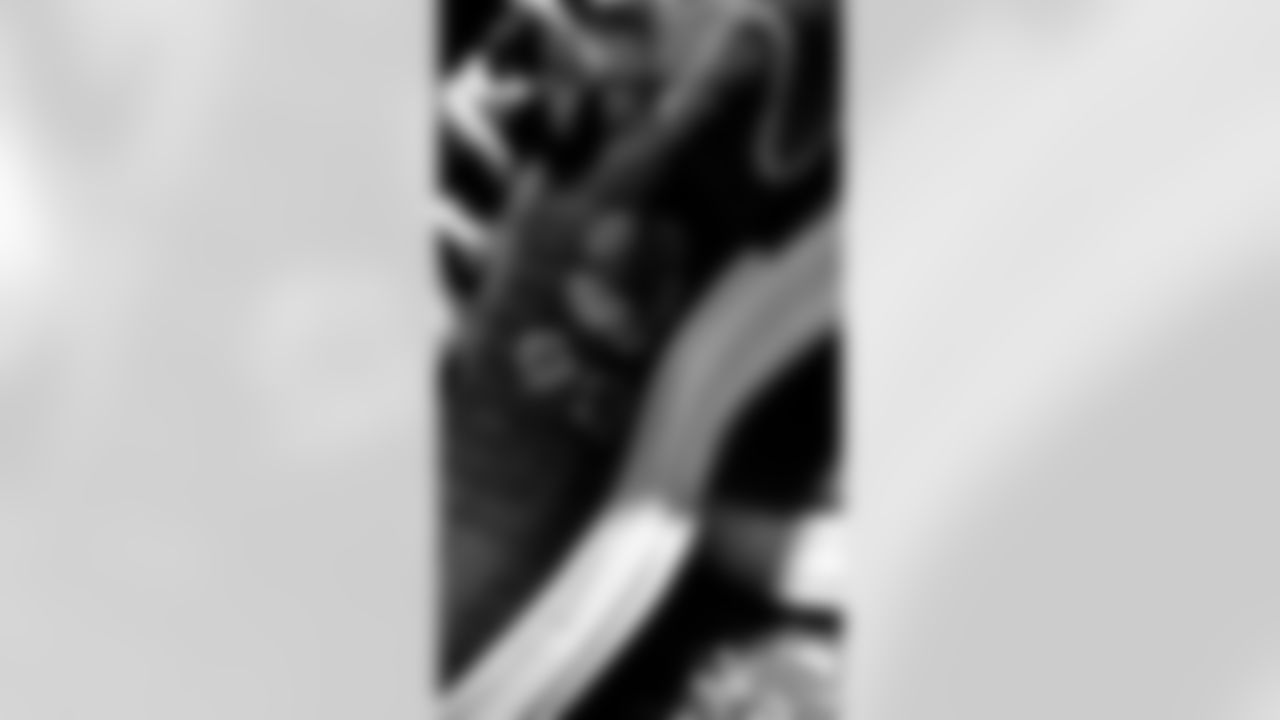 Assistant Offensive Line Coach Cameron Clemmons - Dementia Society of America