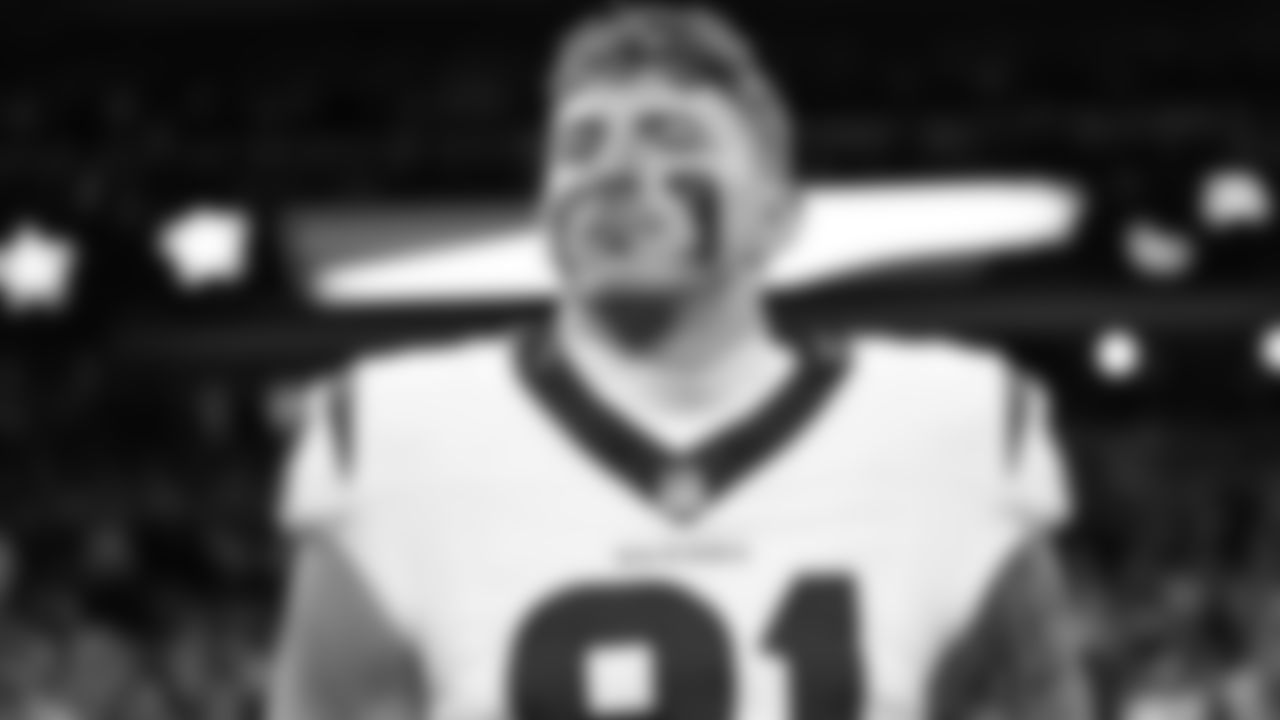 TE Eric Saubert